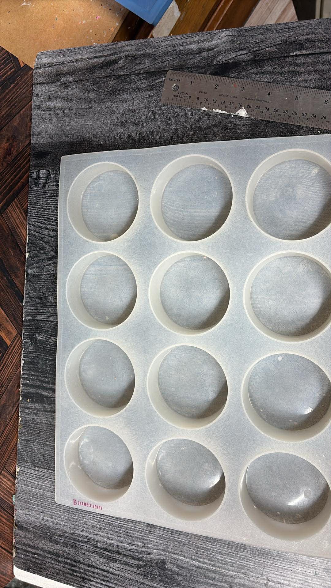 MOLD SOAP ROUND